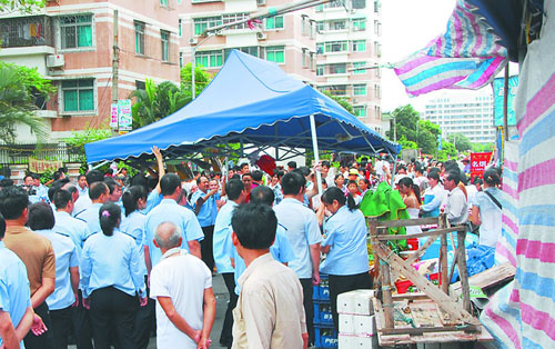 整洁有序的生活环境,昨天,副市长李观来和市城市管理局局长曾庆强带队